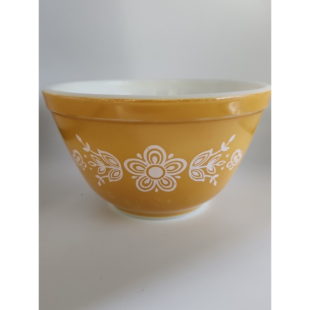Vintage Pyrex 401 1.5-pint mixing bowl in the Golden Butterfly pattern